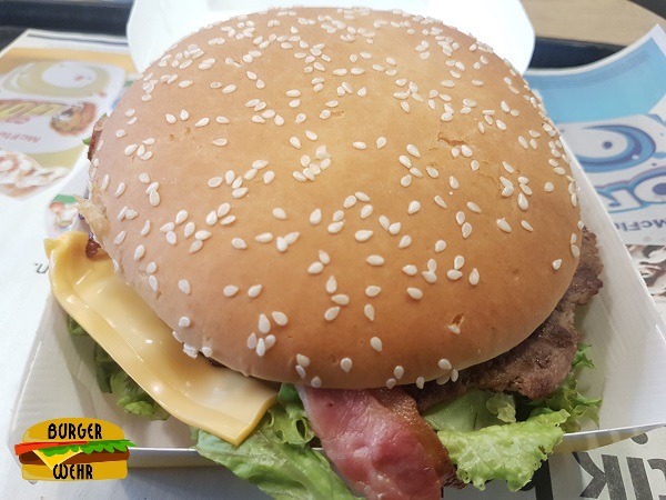 Ein ausgepackter Big Steakhouse Burger von McDonald's